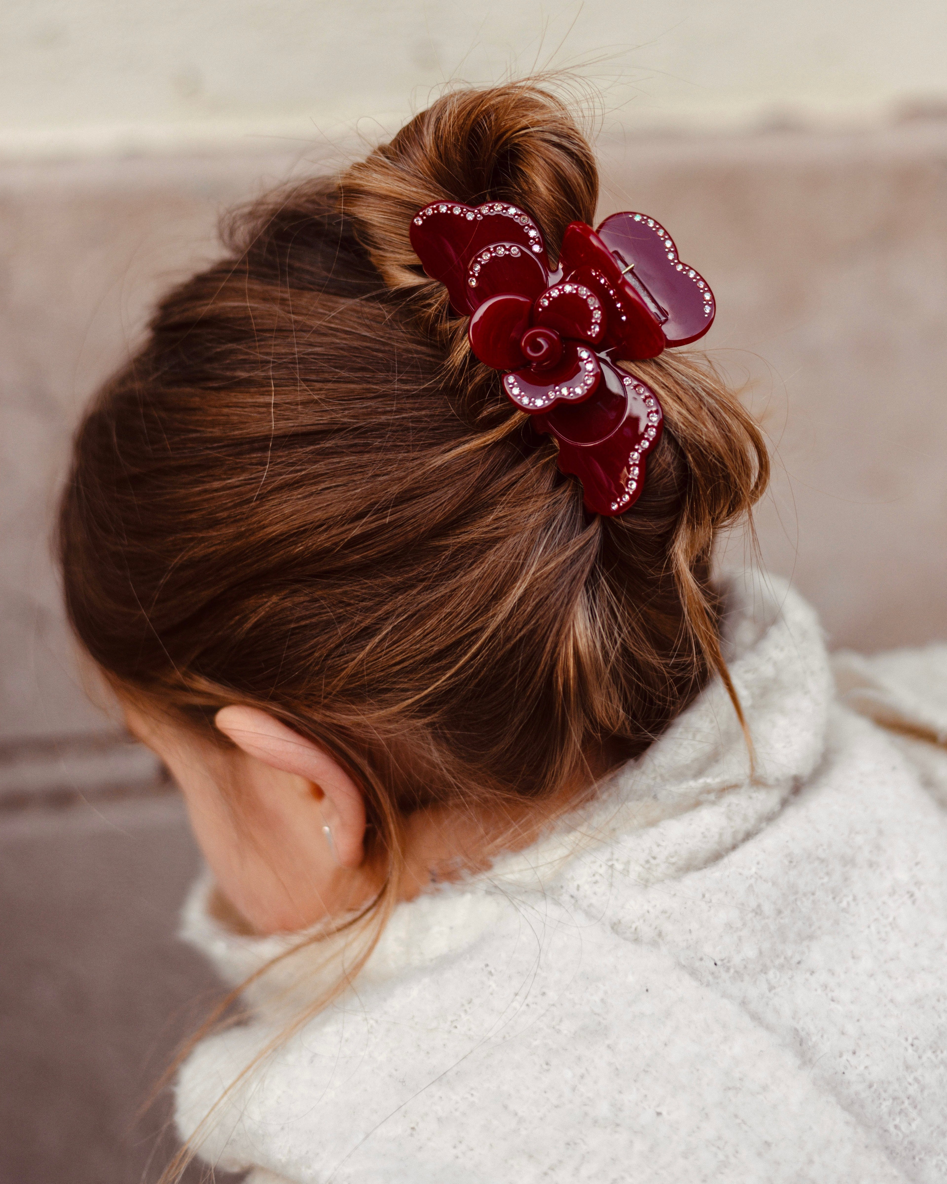 FLOWER CLIP IN BURGUNDY