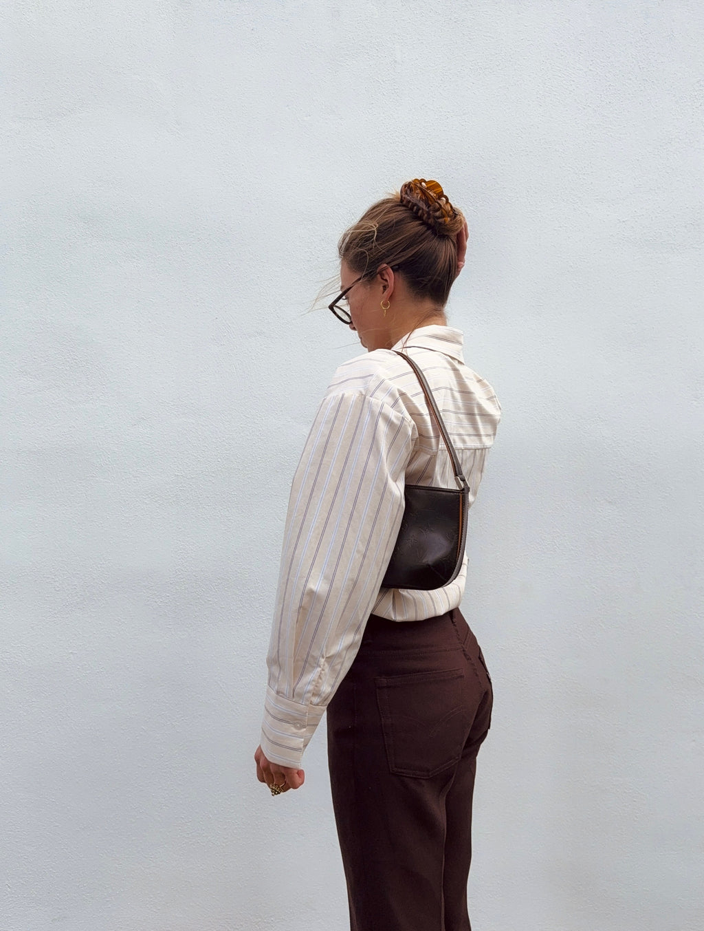 SHELL CLIP IN COFFEE