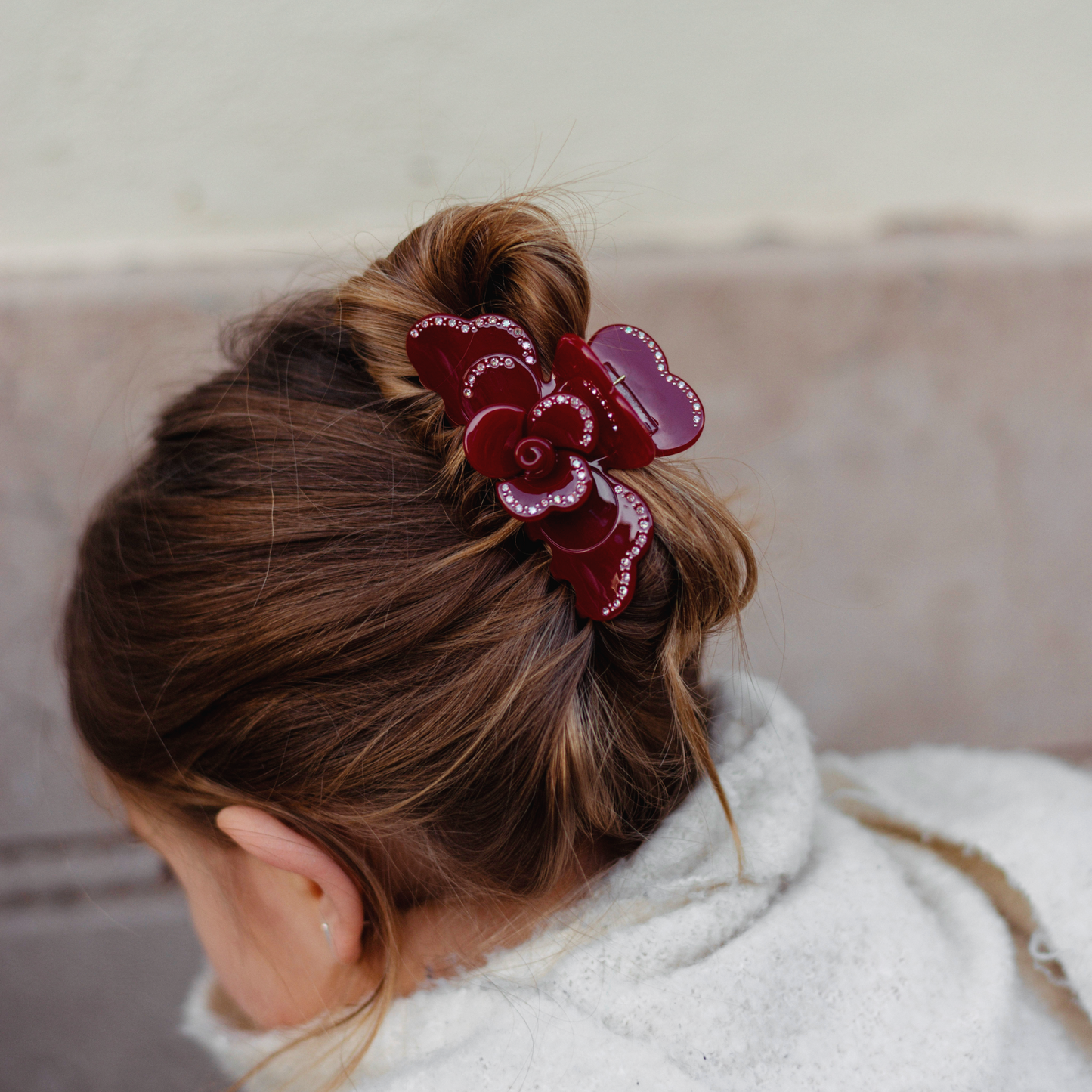 FLOWER CLIP IN BURGUNDY